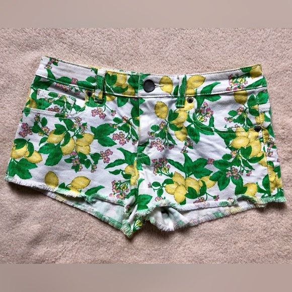 VS Victorias Secret Boyfriend Lemon Print White Stretch Denim Jean Shorts Size 0 - Picture 1 of 10
